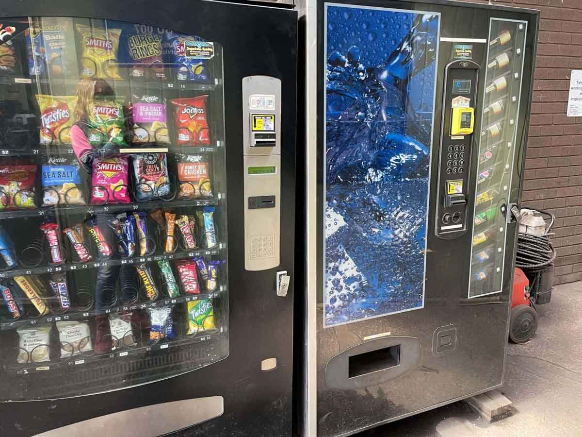Illustrative example of 2nd hand vending machine