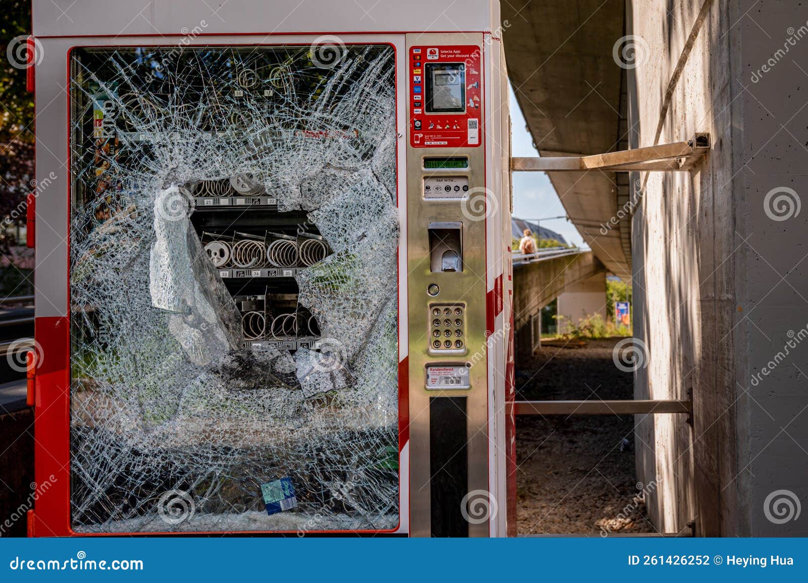 Illustrative example of broken vending machine